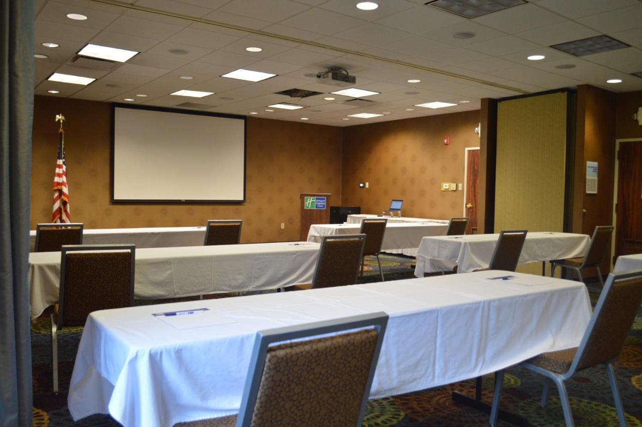 Holiday Inn Express Hotel & Suites Pittsburgh Airport By Ihg Robinson Township Екстериор снимка