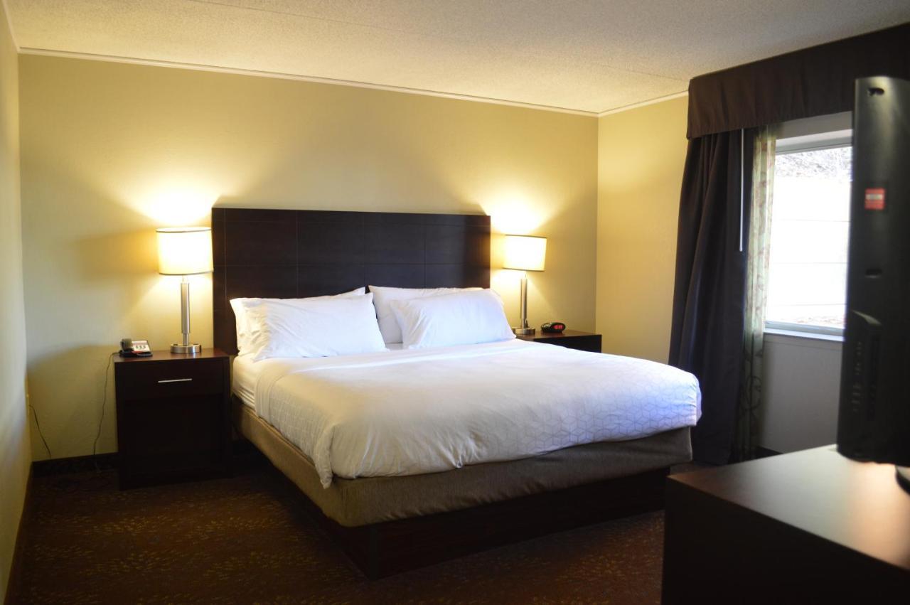 Holiday Inn Express Hotel & Suites Pittsburgh Airport By Ihg Robinson Township Екстериор снимка