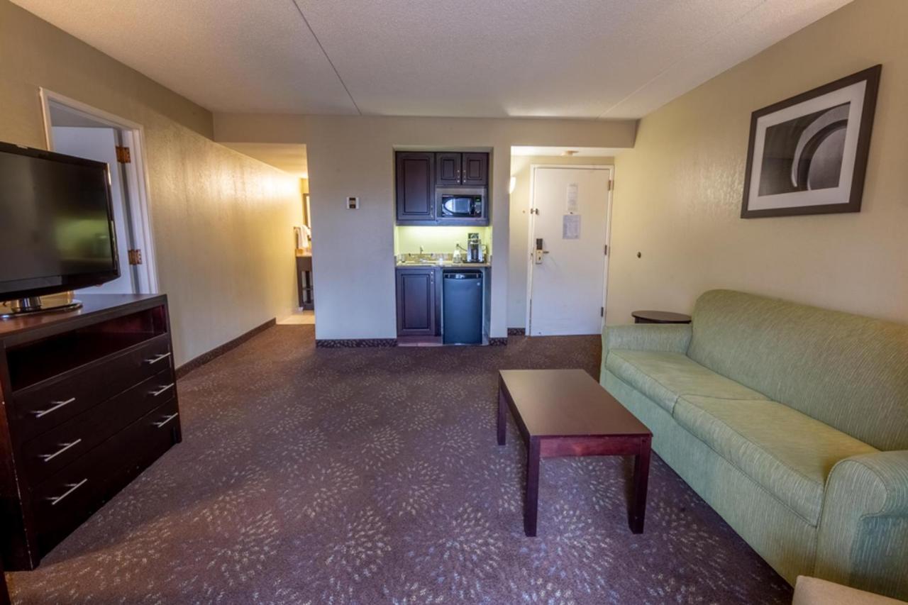 Holiday Inn Express Hotel & Suites Pittsburgh Airport By Ihg Robinson Township Екстериор снимка