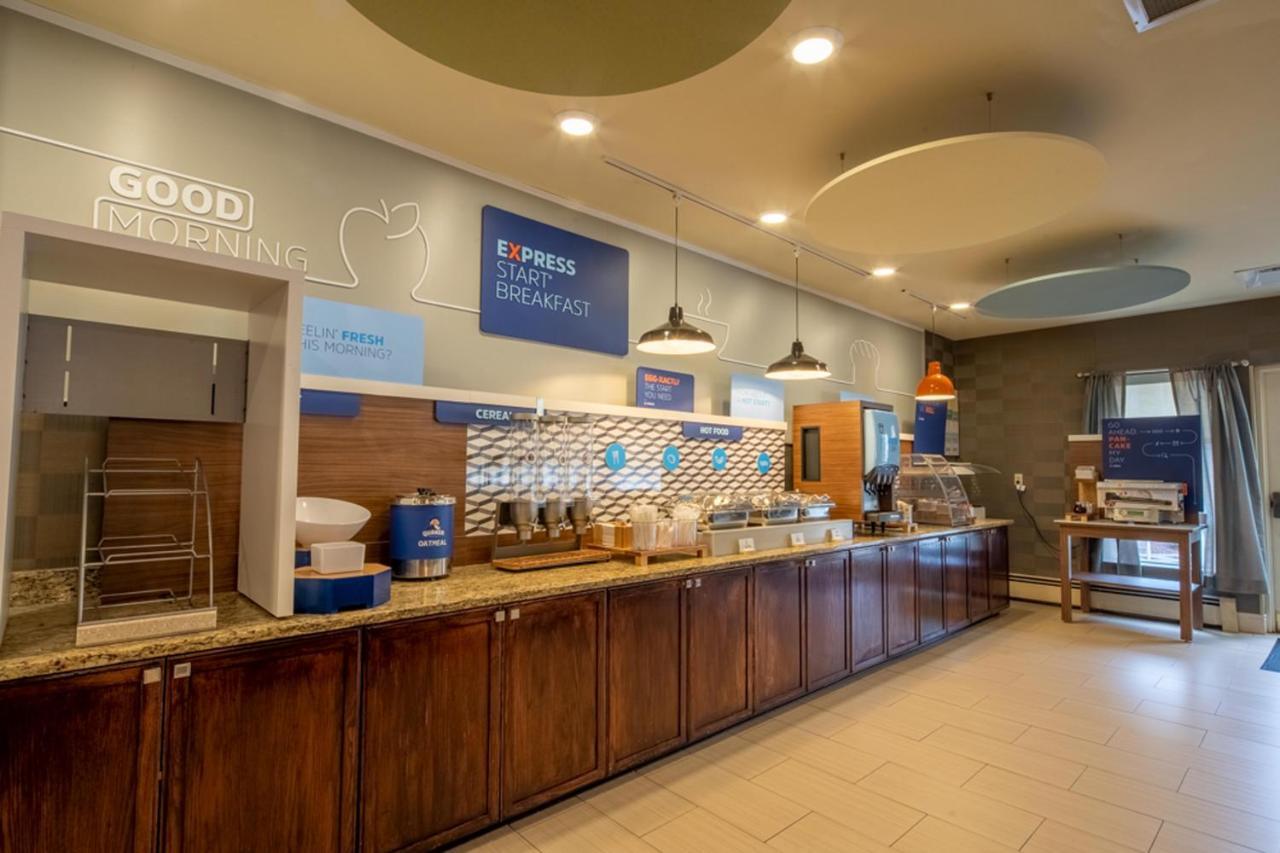 Holiday Inn Express Hotel & Suites Pittsburgh Airport By Ihg Robinson Township Екстериор снимка