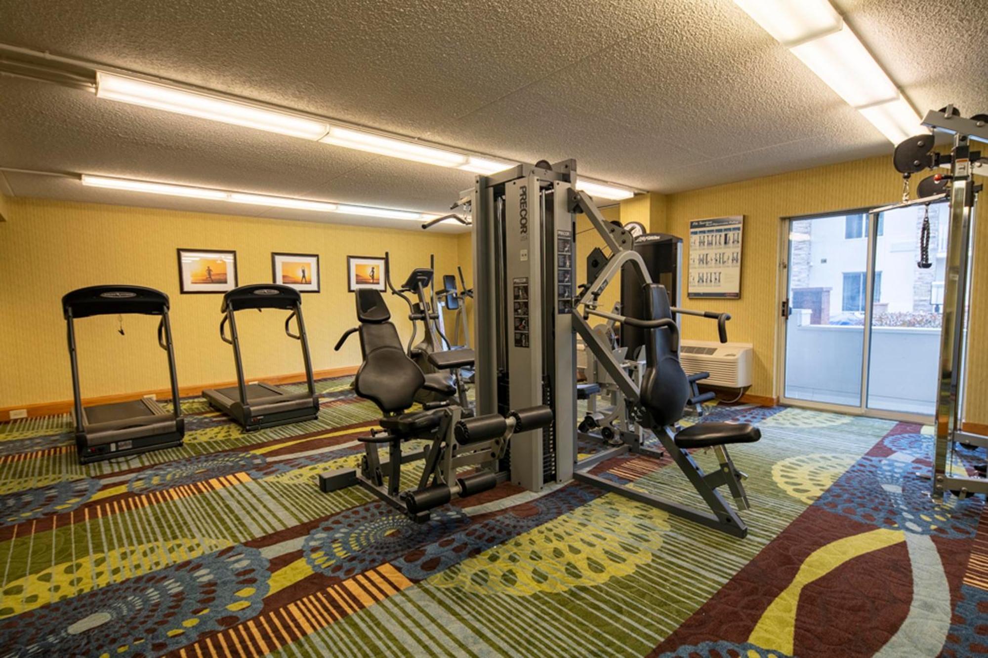 Holiday Inn Express Hotel & Suites Pittsburgh Airport By Ihg Robinson Township Екстериор снимка