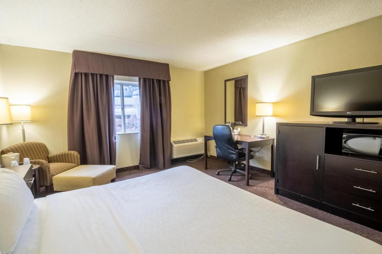 Holiday Inn Express Hotel & Suites Pittsburgh Airport By Ihg Robinson Township Екстериор снимка