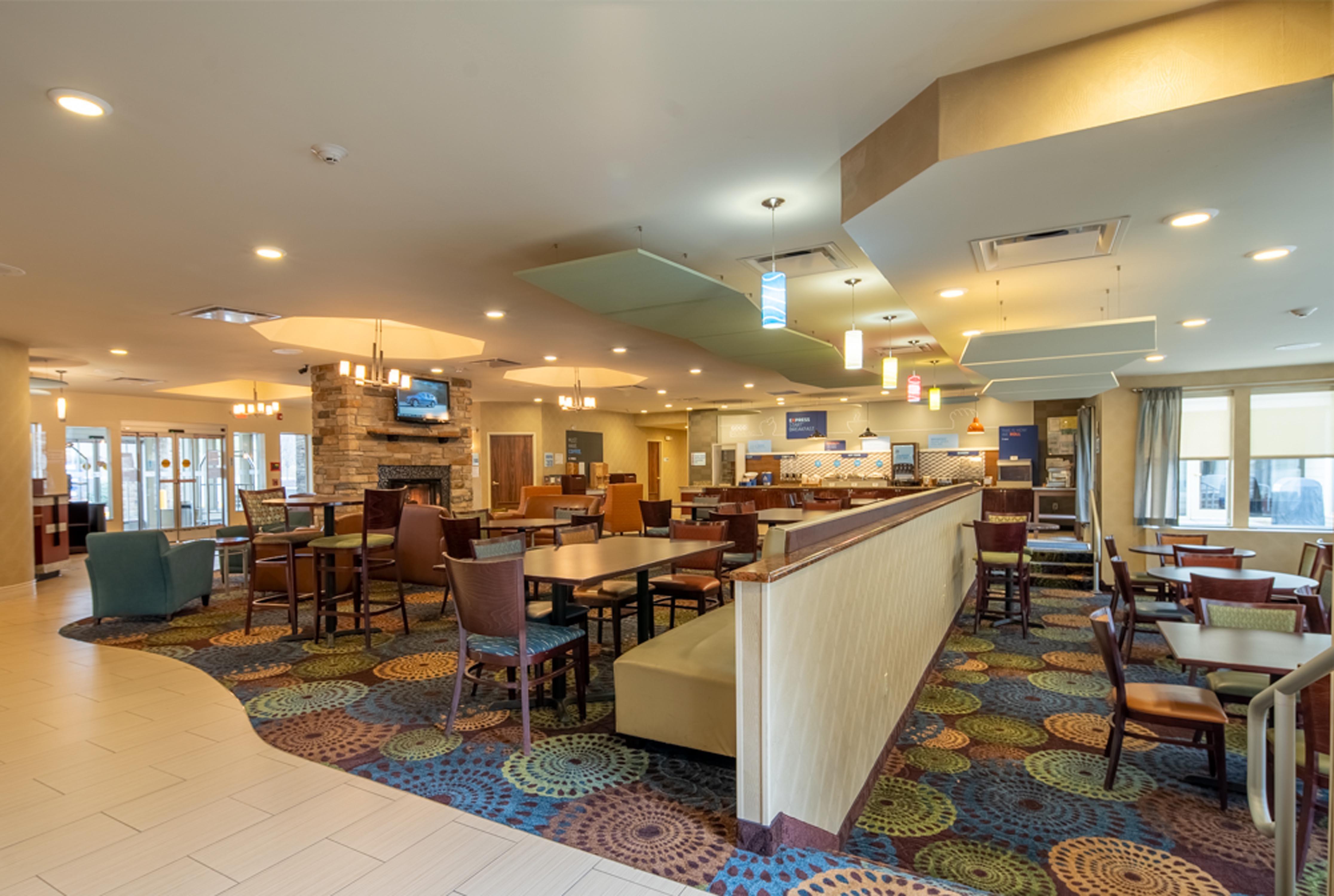 Holiday Inn Express Hotel & Suites Pittsburgh Airport By Ihg Robinson Township Екстериор снимка