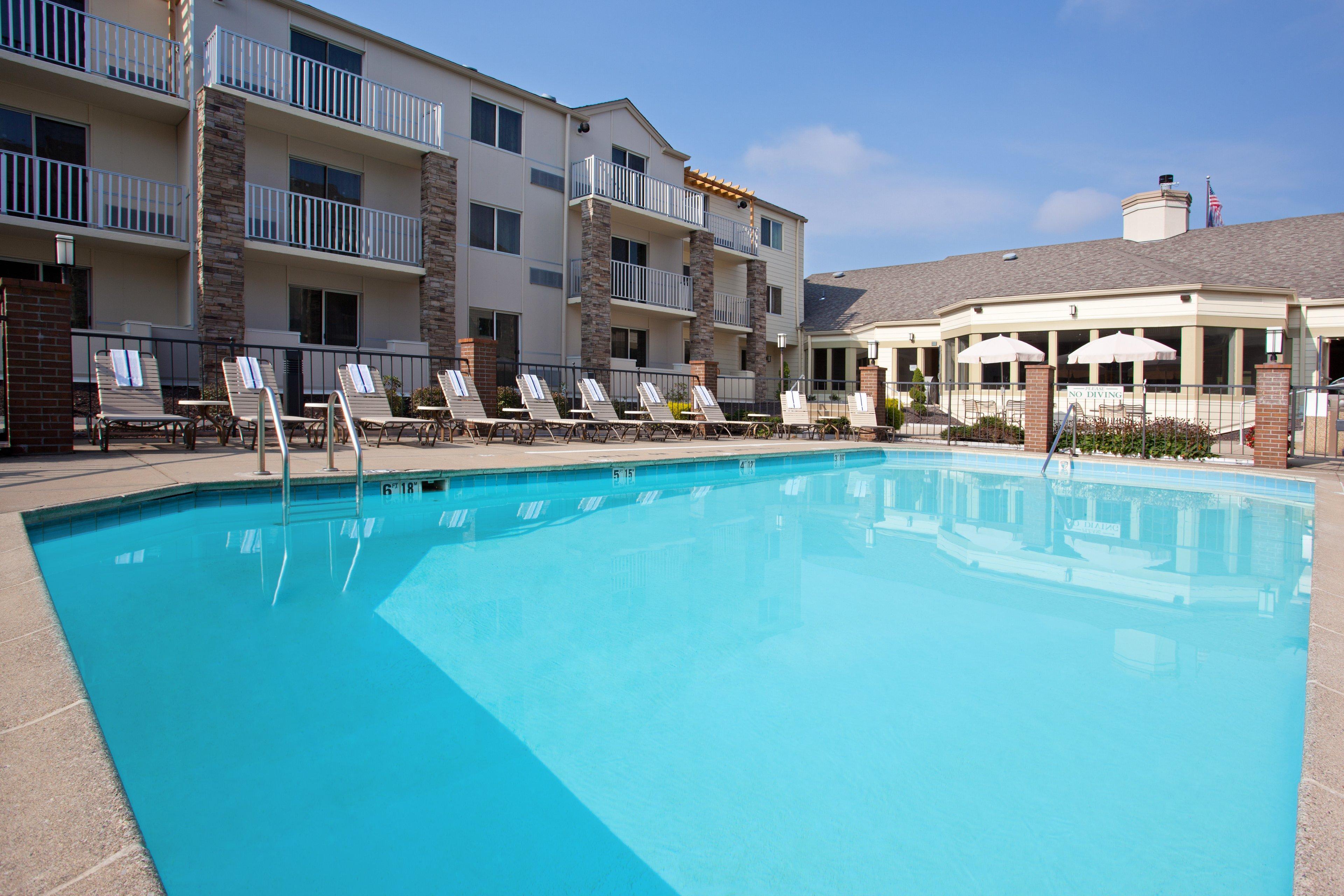 Holiday Inn Express Hotel & Suites Pittsburgh Airport By Ihg Robinson Township Екстериор снимка