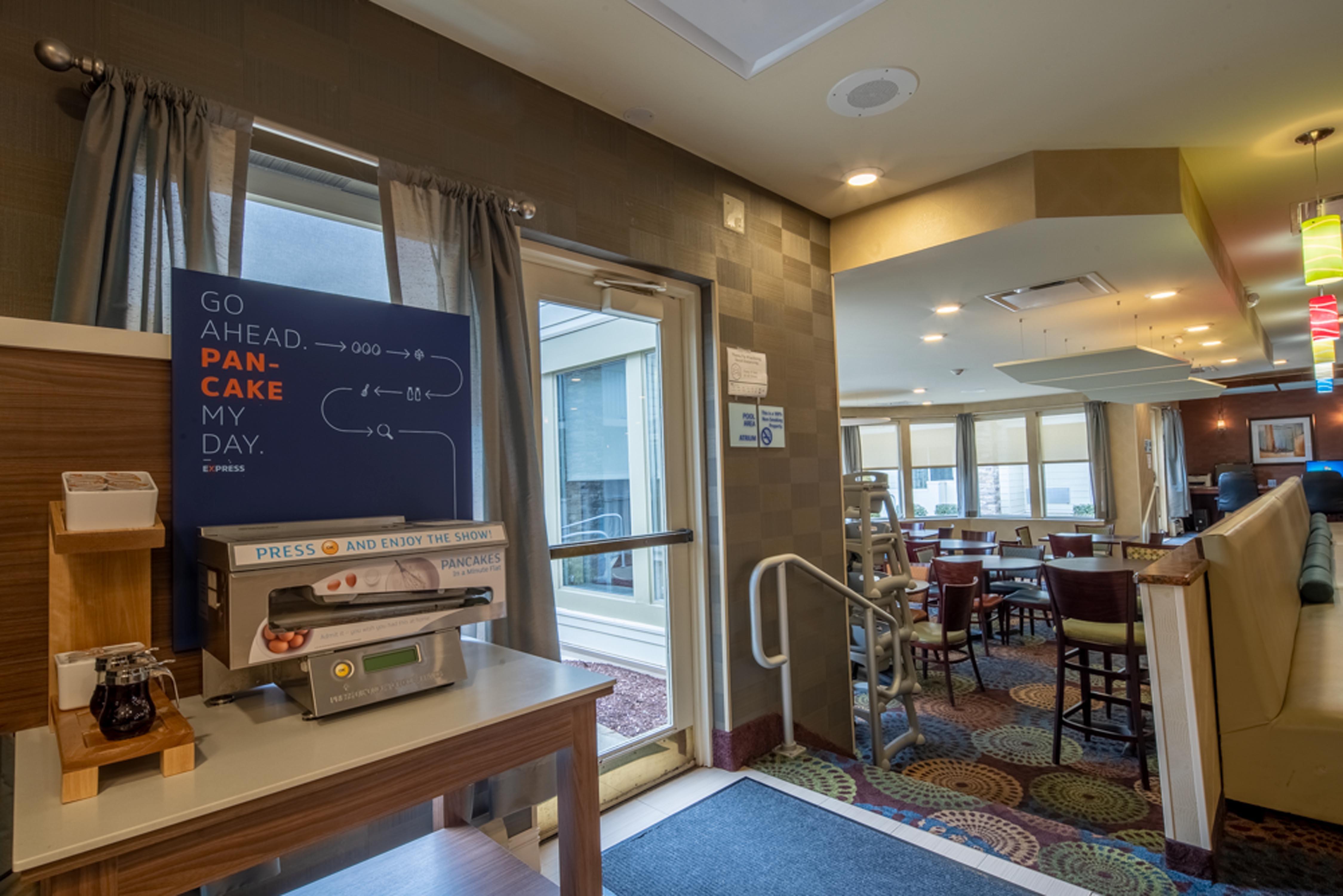 Holiday Inn Express Hotel & Suites Pittsburgh Airport By Ihg Robinson Township Екстериор снимка